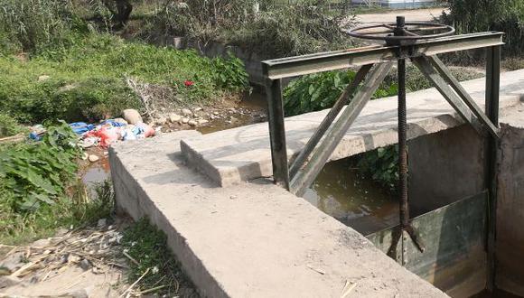 Hallan cuerpo de bebé de un año en canal de regadío del río Surco. (Rafael Cornejo/Referencial)