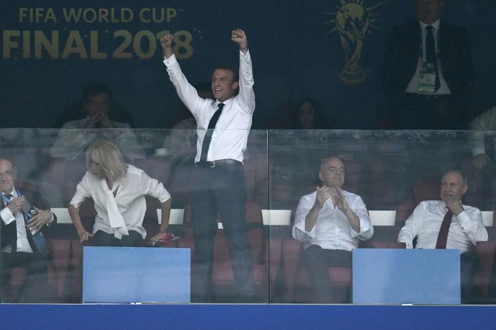 Emmanuel Macron, presidente de Francia, no pudo contener la emoción con los goles marcado por su selección. (Foto: AFP)