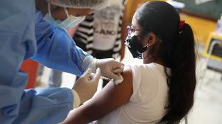 Menores de 12 años deben presentar carné de vacunación para estadios, playas y aviones