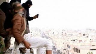 Estado Islámico asesinó a hombre gay arrojándolo desde lo alto de un edificio