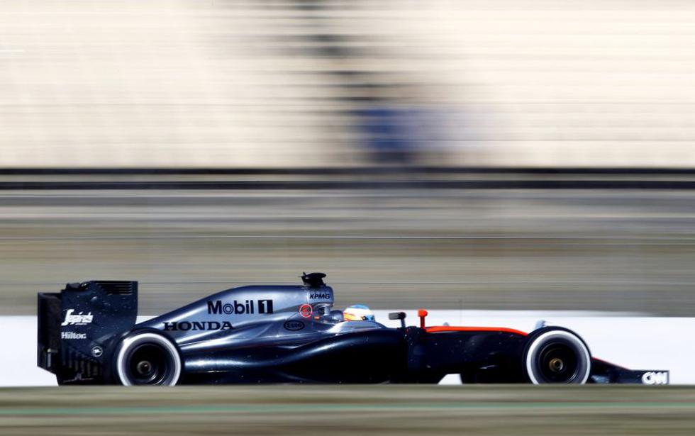 Fernando Alonso en vehículo de McLaren.  (AFP)