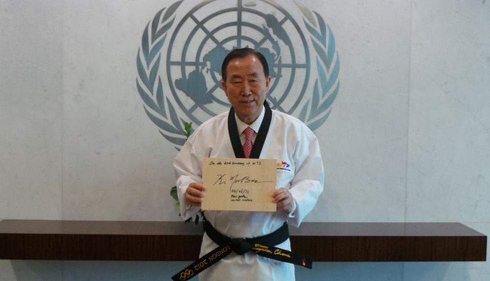 Ban Ki-moon es la tercera persona en recibir el cinturón negro honorario en décimo grado en taekwondo.  (Foto: wtf.org)