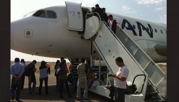 Los pasajeros de tres vuelos de la compañía chilena esperaron varias horas en Ica. (Fabiola Rosales)