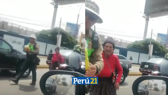Policía es captado ayudando a una anciana a vender caramelo en Surco. (Composición)