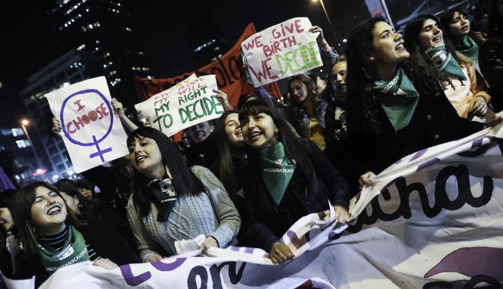 Masiva manifestación a favor del aborto libre deja 4 heridos en Chile. (Foto: EFE)