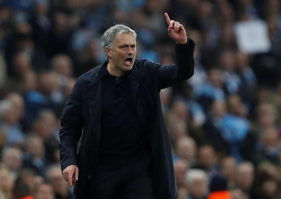 Lejos de polemizar por el triunfo del United en cancha del City, Mourinho elogió la supremacía de su rival. (REUTERS)