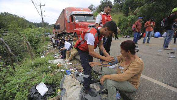La Cruz Roja brindó esta asistencia en diferentes puntos de la travesía, pero también en centros y albergues que fueron habilitados en distintas partes del país. (Foto: EFE)