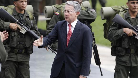 Uribe negó las imputaciones del exparamilitar. (AP)
