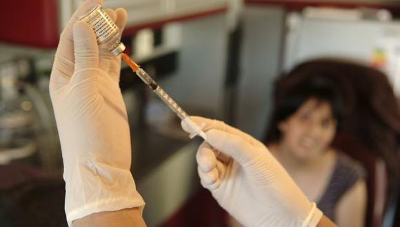 Experto recomendó vacunarse contra la gripe. (Reuters)