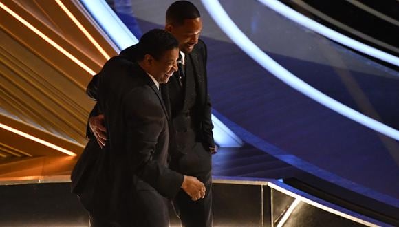 Denzel Washington consoló a Will Smith. (Robyn Beck / AFP)
