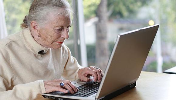 Uno de cada tres adultos mayores tiene cuenta en redes sociales. (Superando.org)