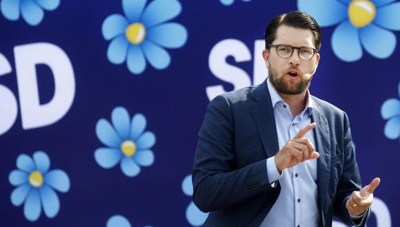 Jimmie Akesson, líder de los Demócratas de Suecia, realiza campañas antes de las elecciones generales suecas que se celebrarán el 9 de septiembre en Sundsvall, Suecia. (Foto: AP)