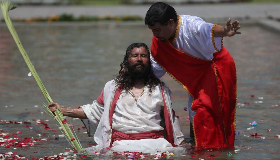 El 'Cristo Cholo' interpretó el bautizo de Jesucristo en el Paseo de las Aguas. (Perú21/Luis Centurión)