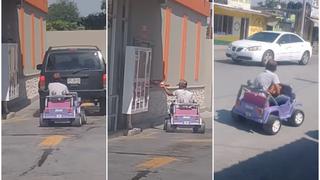 Se niegan a venderle una pizza por no tener auto y vuelve en uno de juguete en México