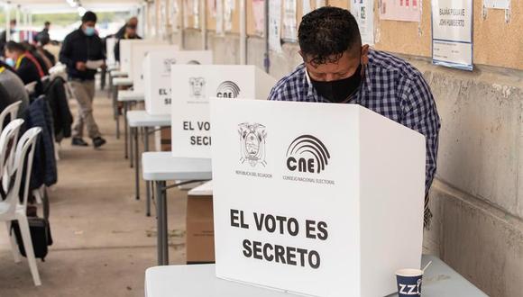 Elecciones Ecuador 2021: Ecuatorianos residentes en Murcia, España, votan en la segunda vuelta. (Foto: EFE/Marcial Guillén).