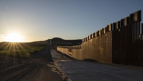 En la frontera de Estados Unidos Y México, cerca de Santa Teresa, Nuevo México, se construyeron cercas de estilo "Bollard" recientemente instaladas. (Foto: AFP)