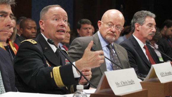 Keith Alexander, jefe de la NSA, exponiendo hoy en la Cámara de Representantes. (Reuters)