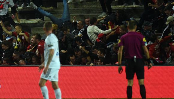 Caída de la valla ocurrió luego de que el Lille metió un gol contra el Amiens (AFP).