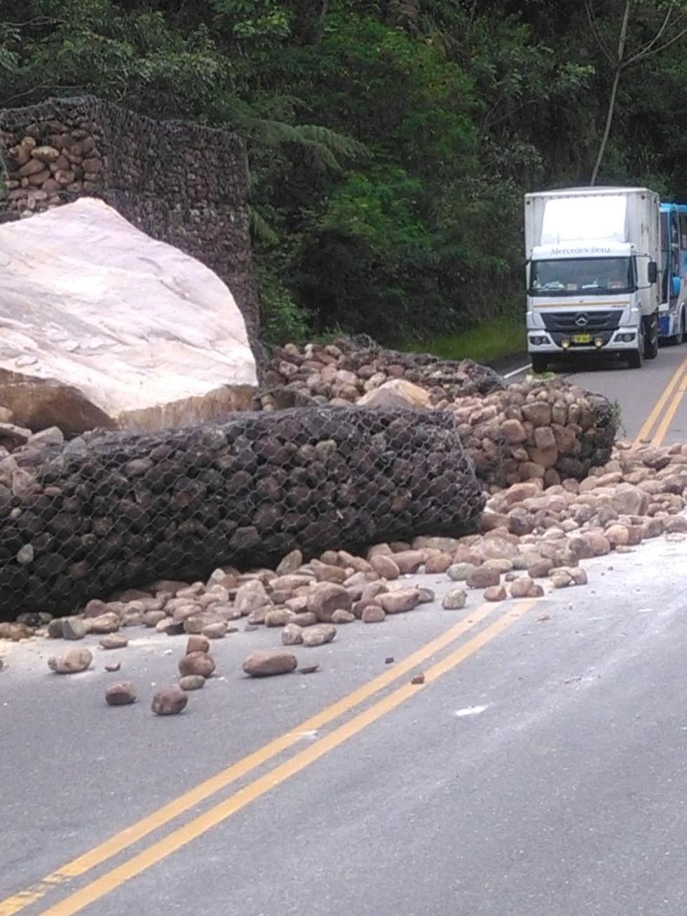 Carretera afectada por terremoto