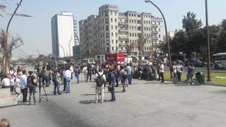 Venezolanos se agrupan en Parque La Alameda y realizan vigilia por la Operación Libertad