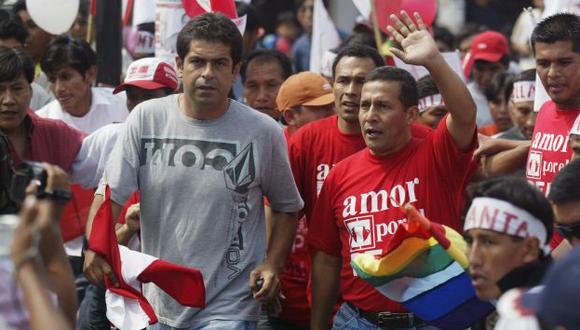 Otros tiempos. El entonces candidato Ollanta Humala con su asesor Martín Belaunde. Humala decidirá, finalmente. (Reuters)