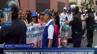 Trabajadores de Reniec continúan con paro nacional y protestan frente al MEF