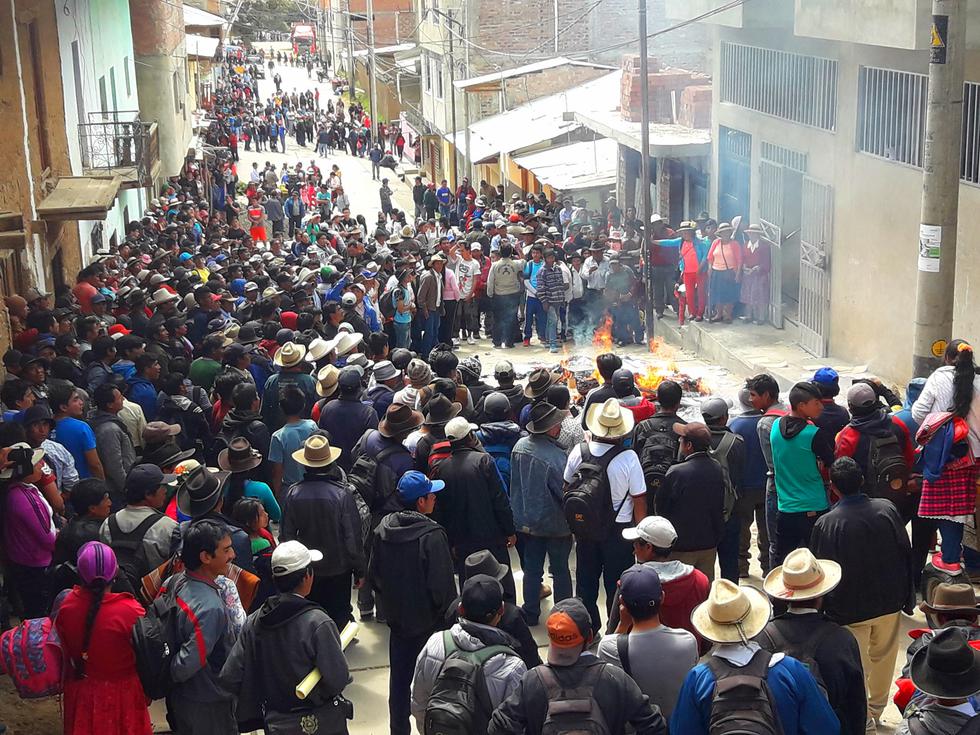 Ronderos queman expedientes judiciales en la provincia de Sihuas. (Sihuas Noticias)