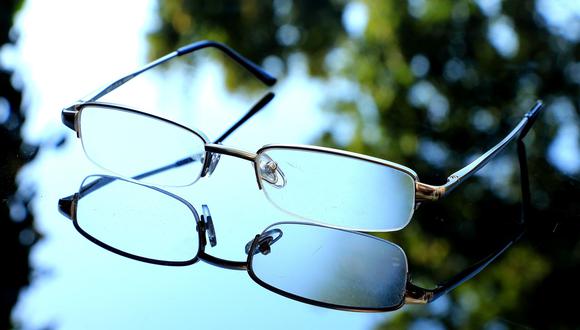 Para evitar depender del uso de lentes, el especialista de Oftálmica Clínica de la Visión recomienda optar por una cirugía con excimer láser a los pacientes con una medida mayor a 1.50.