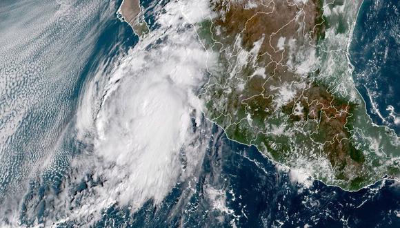 El pronóstico de la trayectoria de Rick es que se acercará más a la costa de México el domingo, cuando podría convertirse "en un gran huracán". (Foto: Jose ROMERO / RAMMB/NOAA/NESDIS / AFP)