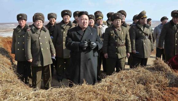 Por tercer día consecutivo, el líder norcoreano Kim Jong-un se muestra con las tropas. (Reuters)