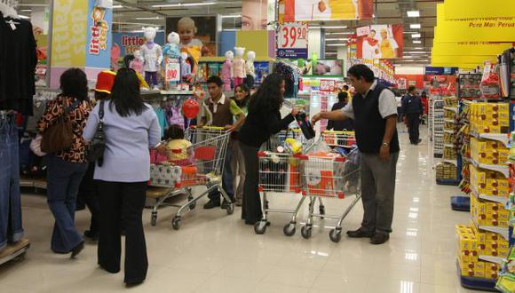 El consumo de los peruanos cae 4% en el primer semestre. (Perú21)