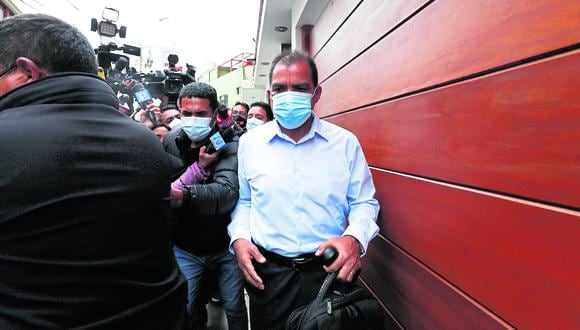 Ministro del Interior dejó el cargo en medio del escándalo por fiesta en su domicilio. (Foto: Jesœs Saucedo / @photo.gec)