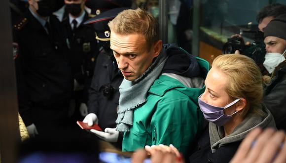 La policía rusa detuvo al crítico del Kremlin Alexei Navalny en un aeropuerto de Moscú poco después de que aterrizara en un vuelo de Berlín. (Foto; Kirill KUDRYAVTSEV / AFP)