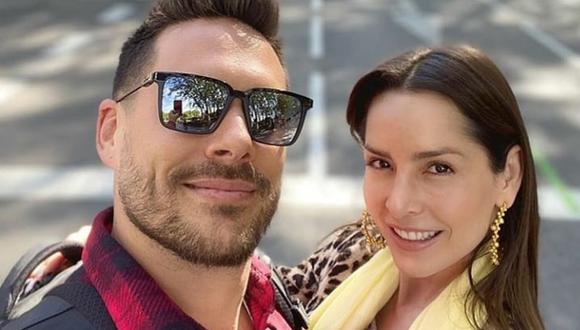 Carmen Villalobos y Sebastián Caicedo felices por el nuevo integrante de su familia. (Foto: Instagram).