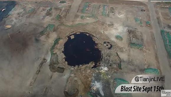 Un dron te muestra cómo quedó el gran agujero tras explosiones en Tianjin. (Captura de YouTube)