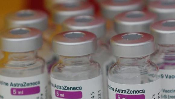 En estos casos, la medicina de AstraZeneca se podrá aplicar en sujetos de 12 años o más.  (Foto: EFE)