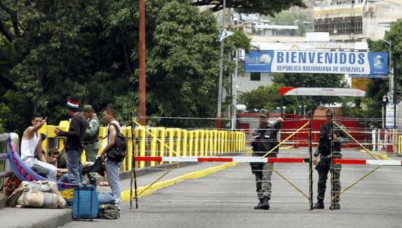 Muchos ciudadanos de Venezuela cruzan la frontera no para emigrar a otros países sino para ir diariamente a trabajar, estudiar o adquirir productos en Colombia. (Foto: EFE)