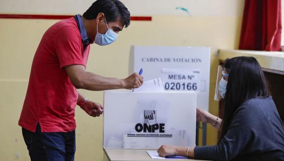 El domingo 2 de octubre se realizarán las Elecciones en Perú 2022 y ya la ONPE informó los locales de votación. (Foto: AFP)