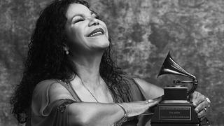 Eva Ayllón recibió el Premio a la Excelencia en la ceremonia del Grammy Latino 2019 