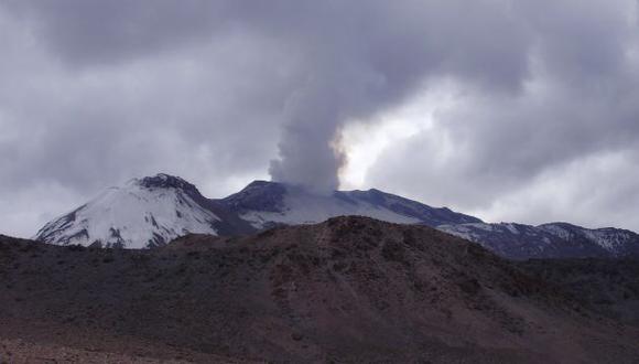 Las explosiones provocaron columnas de ceniza y gases de hasta 4 mil metros de altura sobre el cráter. (Perú21)