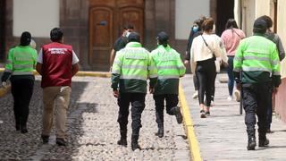 Turistas salieron de sus hoteles y pasearon por Cusco en estado de emergencia
