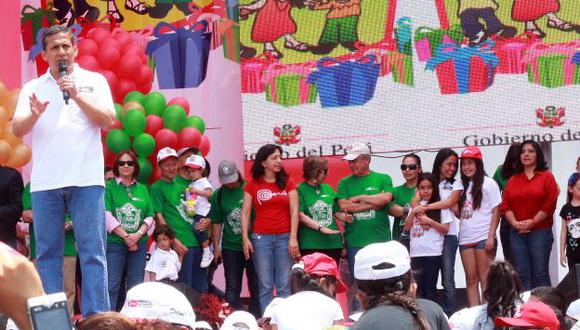 Ollanta Humala participó en un evento navideño junto a su esposa, Nadine Heredia, y sus hijas. (Andina)