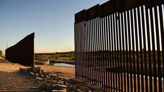 Migrantes aprovechan abertura en la frontera para ingresar a Estados Unidos