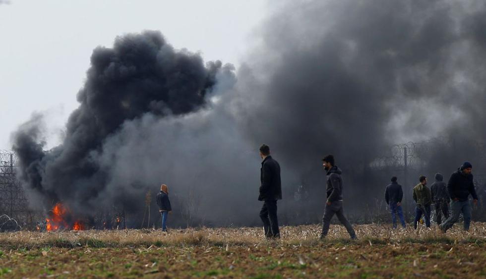 La policía de Grecia ha vuelto a lanzar gas lacrimógeno contra los migrantes y refugiados que tratan de entrar al país desde la frontera con Turquía, según informan los medios griegos. (Reuters).