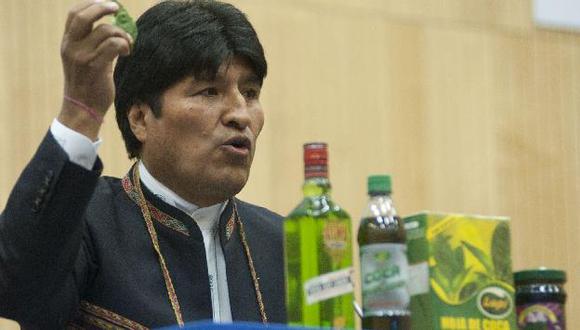 Exhibió varios productos elaborados con hoja de coca. (Reuters)