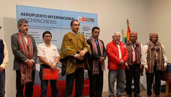 El presidente Martín Vizcarra dio un discurso para inaugurar los trabajos de remoción de tierras para el aeropuerto de Chinchero, en Cusco. (Foto: Twitter @presidenciaperu)