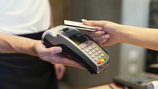 Tiendas recibirán multas de S/ 2 millones si no cumplen medidas de seguridad en compras con tarjetas de crédito 
