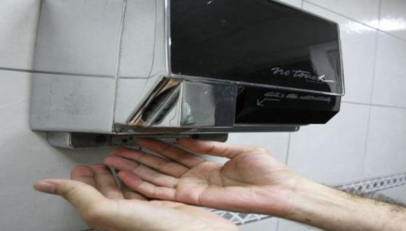 El uso de los secadores de manos en hospitales públicos ha sido cuestionado por científicos europeos. (Foto: Referencial USI)