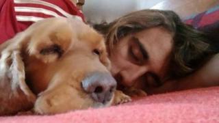 Argentina: Joven muere ahogado tras intentar salvar a un perro que había caído a un canal