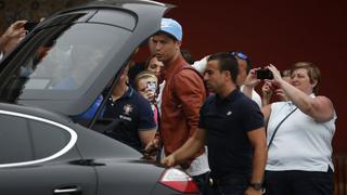 Cristiano Ronaldo pierde la paciencia con niño y lo empuja [Video]
